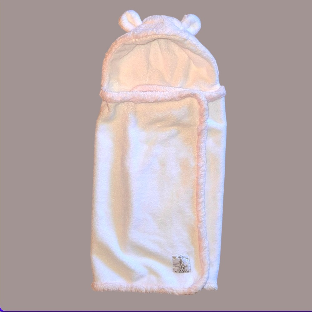 Little Giraffe Luxe Faux Fur Hooded
Towel White and pink